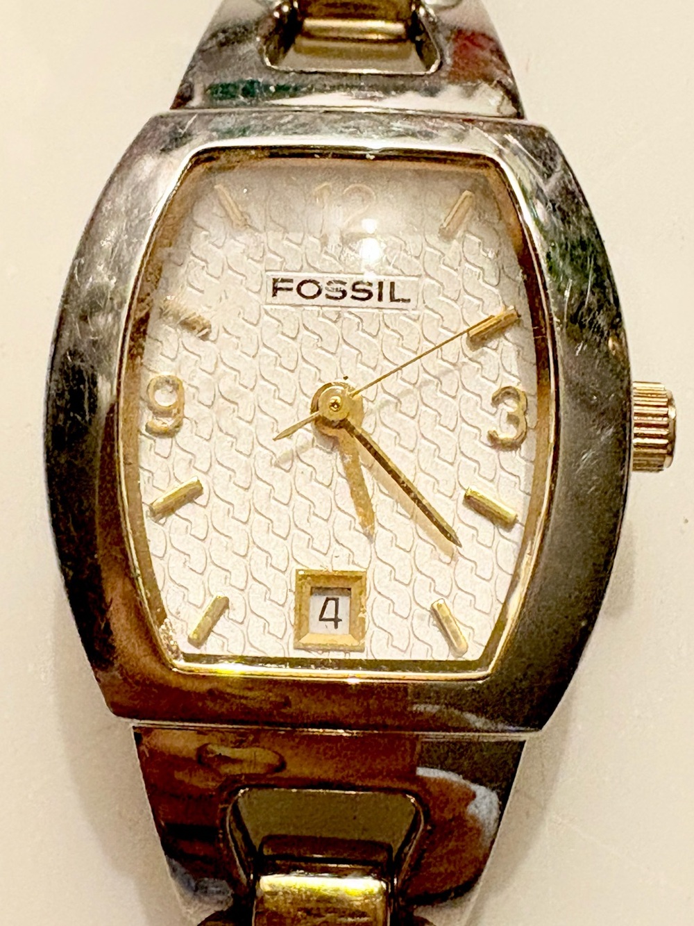 Fossil F2 Women's Two-Tone
Stainless Bracelet Analog
Quartz 165FT Date Watch